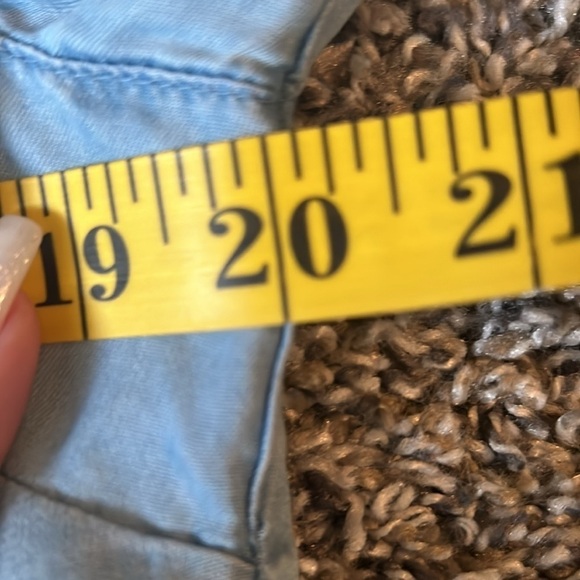 5/$25 New York & Company women’s light blue chambray top size small - Picture 7 of 8